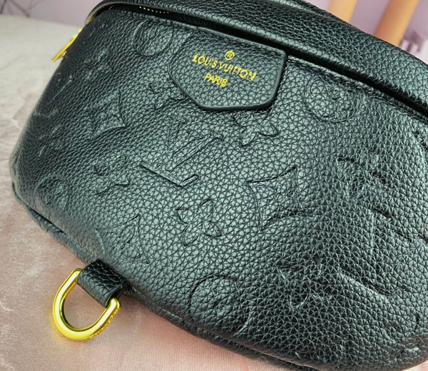 ルイヴィトンバッグ背面デザイン